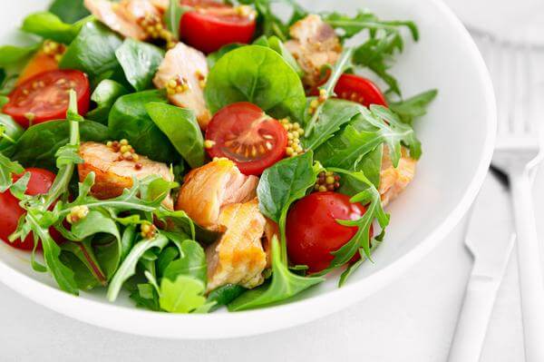 Fresh healthy salad with salmon, arugula and tomatoes